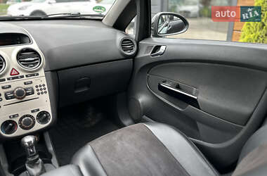 Хэтчбек Opel Corsa 2008 в 