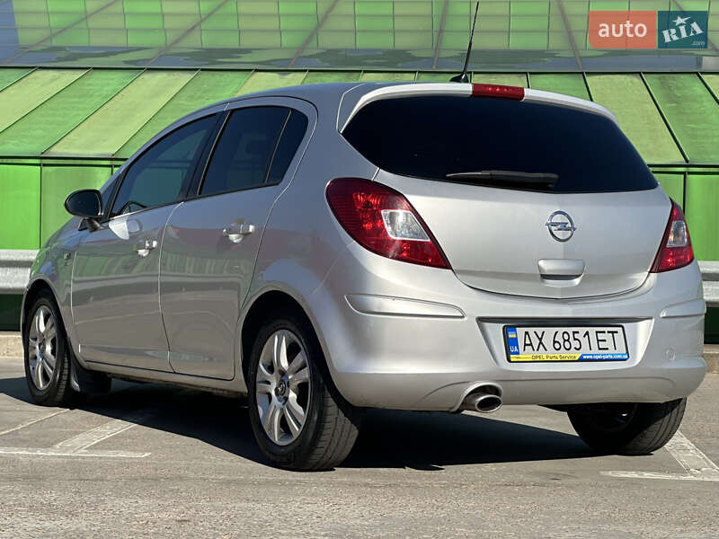 Хэтчбек Opel Corsa 2011 в Киеве