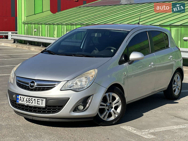 Хэтчбек Opel Corsa 2011 в Киеве