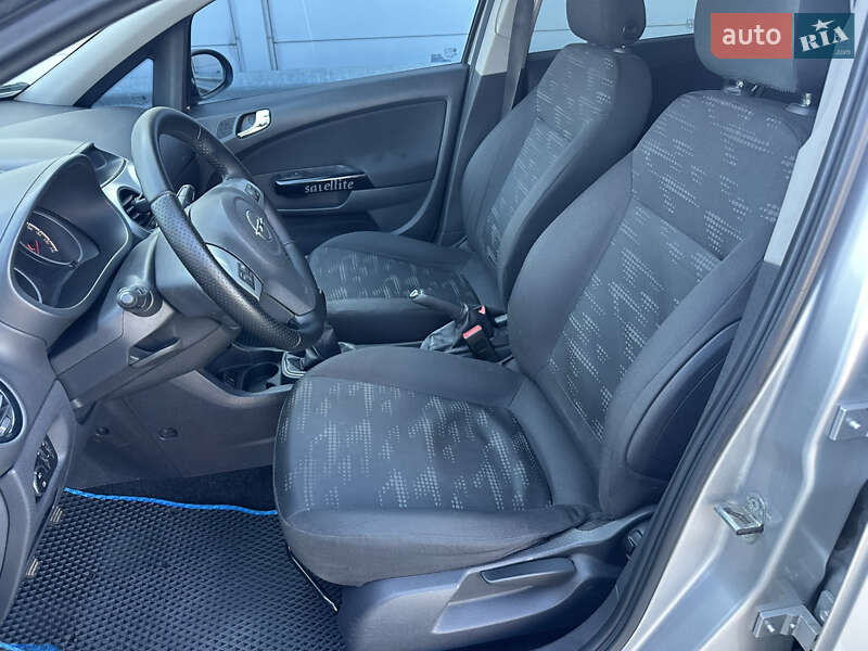 Хэтчбек Opel Corsa 2011 в Киеве