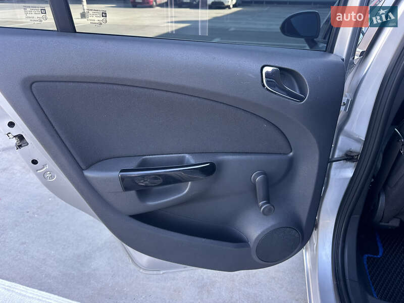 Хэтчбек Opel Corsa 2011 в Киеве