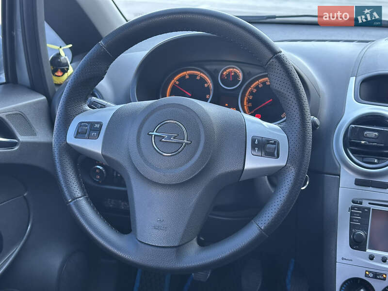 Хэтчбек Opel Corsa 2011 в Киеве