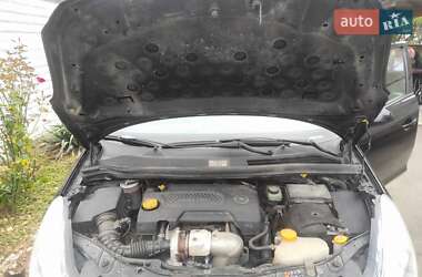 Хэтчбек Opel Corsa 2011 в 