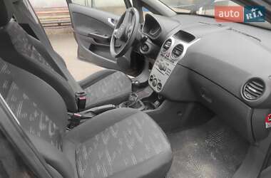 Хэтчбек Opel Corsa 2011 в 