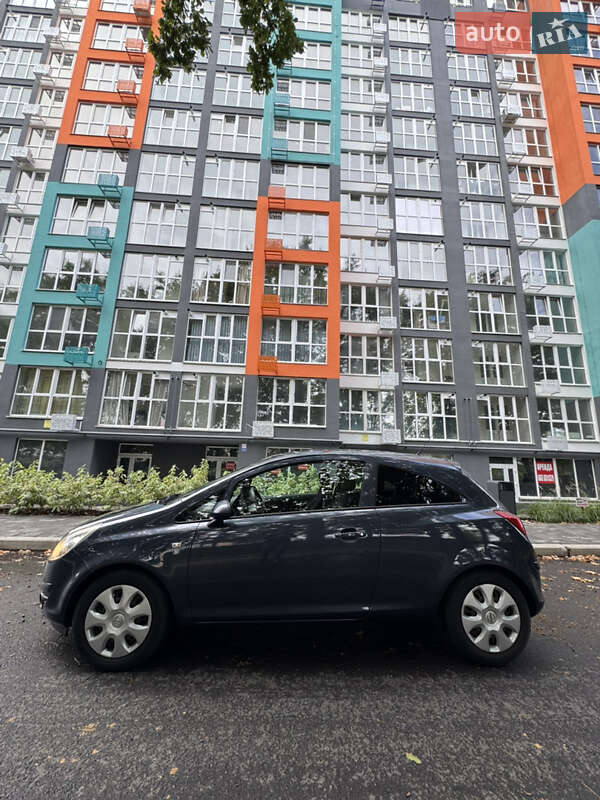 Хэтчбек Opel Corsa 2010 в Чернигове