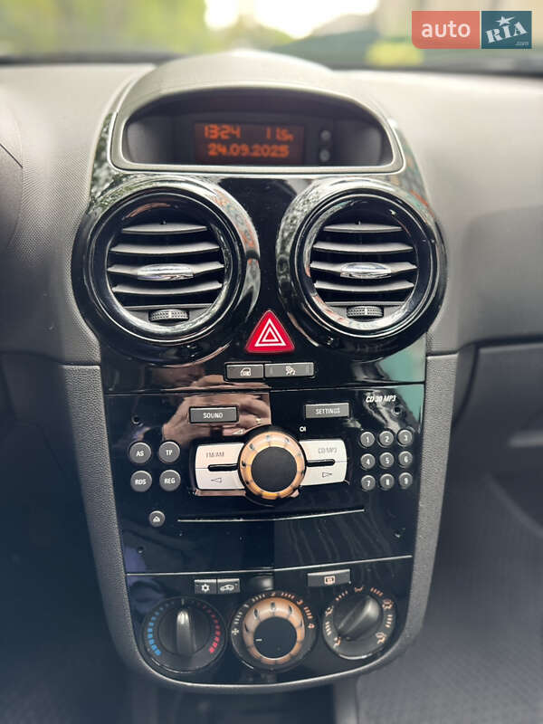 Хэтчбек Opel Corsa 2010 в Чернигове