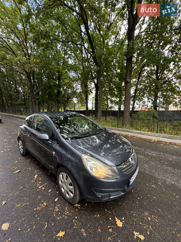 Хэтчбек Opel Corsa 2010 в Чернигове
