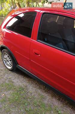 Хэтчбек Opel Corsa 2005 в 