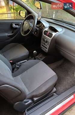 Хэтчбек Opel Corsa 2005 в 