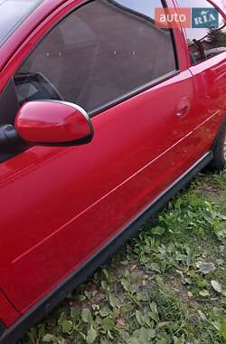 Хэтчбек Opel Corsa 2005 в 