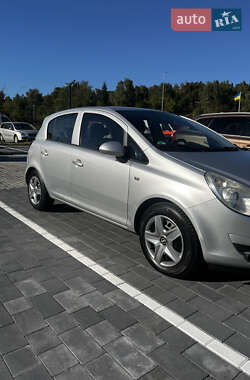 Хэтчбек Opel Corsa 2009 в 
