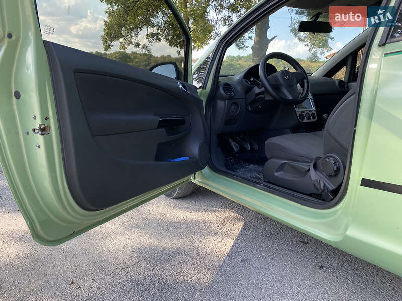 Хэтчбек Opel Corsa 2009 в Каменец-Подольском