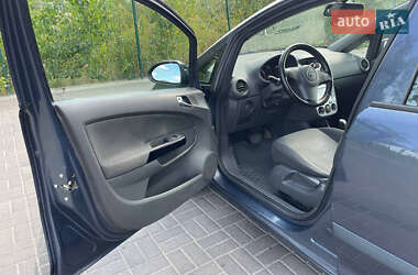 Хэтчбек Opel Corsa 2007 в 