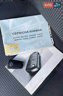 Хэтчбек Opel Corsa 2007 в 