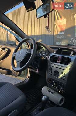 Хэтчбек Opel Corsa 2002 в 