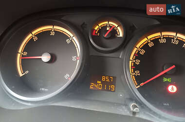 Хэтчбек Opel Corsa 2010 в 