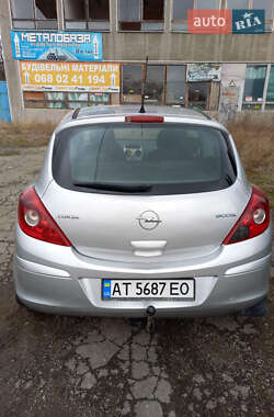 Хэтчбек Opel Corsa 2010 в 