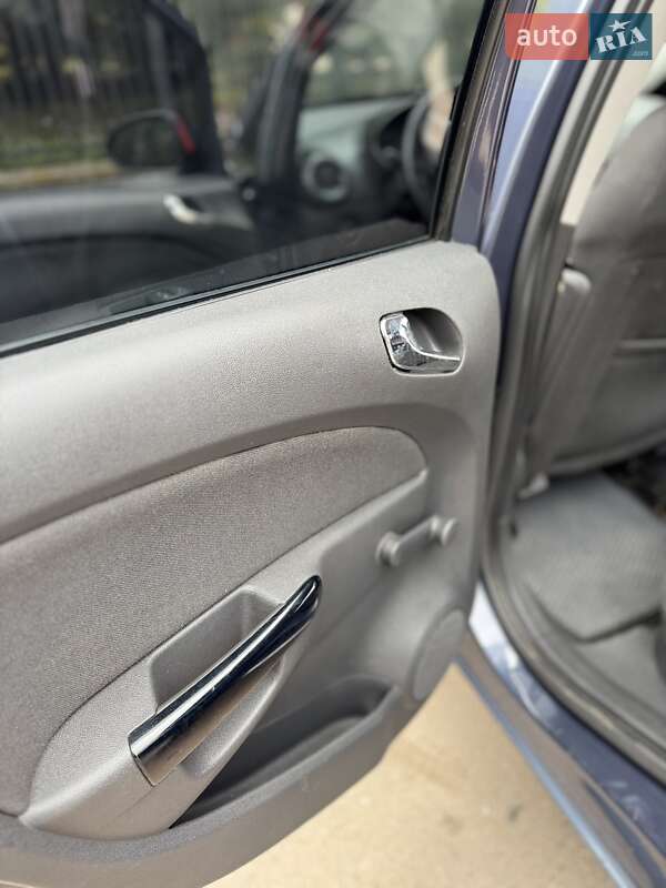 Хэтчбек Opel Corsa 2009 в Бобровице