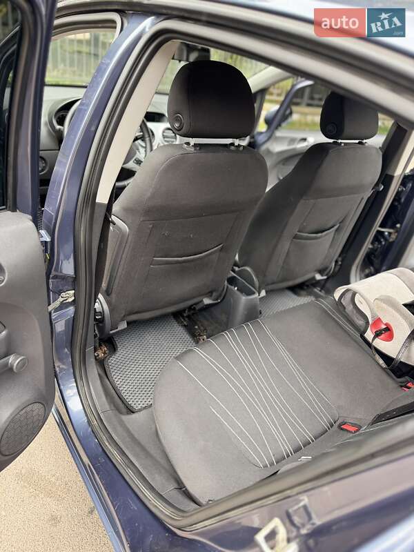 Хэтчбек Opel Corsa 2009 в Бобровице