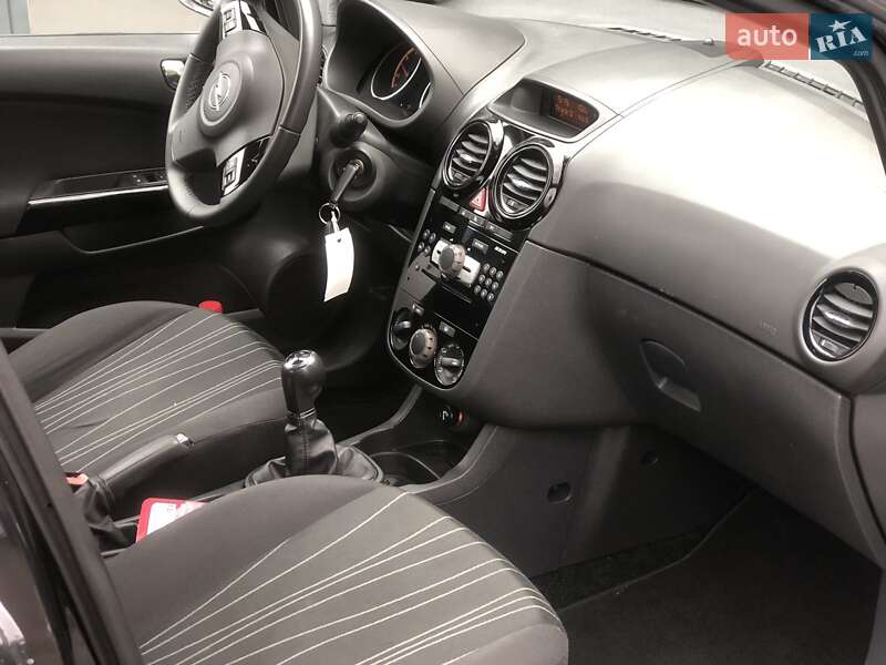 Хэтчбек Opel Corsa 2011 в Ивано-Франковске