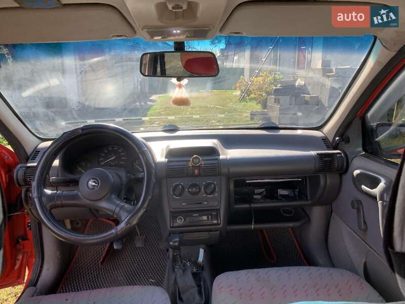 Хэтчбек Opel Corsa 1994 в Магдалиновке