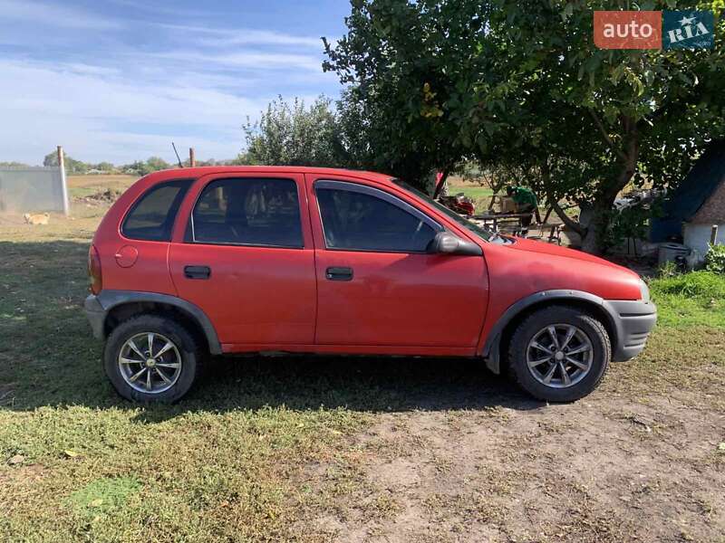 Хэтчбек Opel Corsa 1994 в Магдалиновке