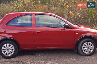Хэтчбек Opel Corsa 2005 в Воловце