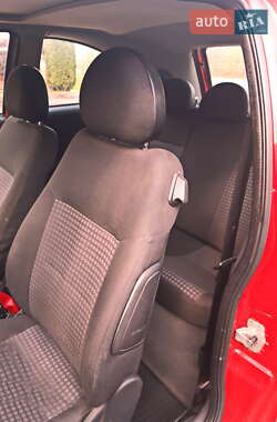 Хэтчбек Opel Corsa 2005 в 