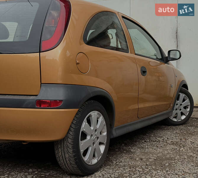 Хэтчбек Opel Corsa 2003 в Дрогобыче