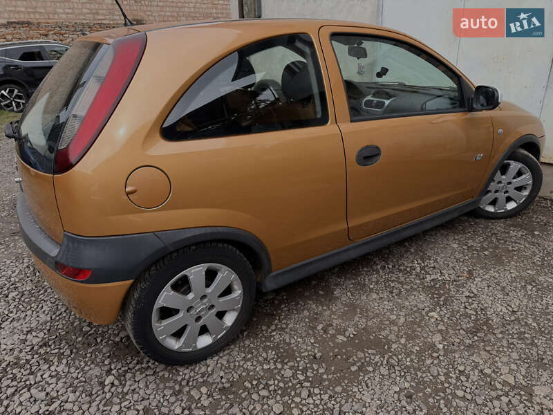 Хэтчбек Opel Corsa 2003 в Дрогобыче