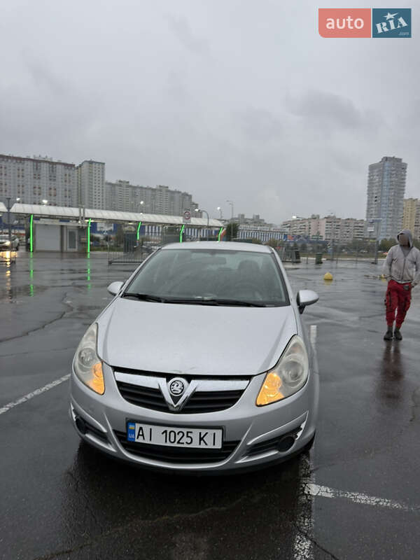 Хэтчбек Opel Corsa 2008 в Киеве