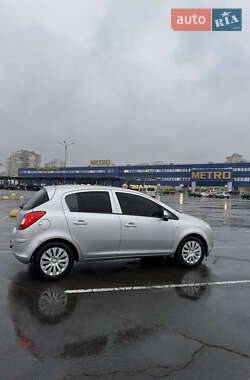 Хэтчбек Opel Corsa 2008 в 