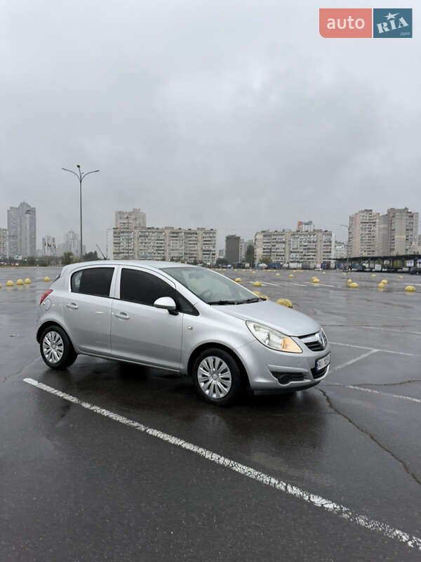 Хэтчбек Opel Corsa 2008 в Киеве