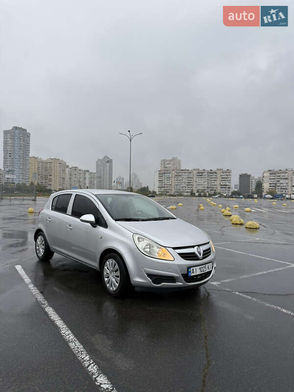 Хэтчбек Opel Corsa 2008 в Киеве