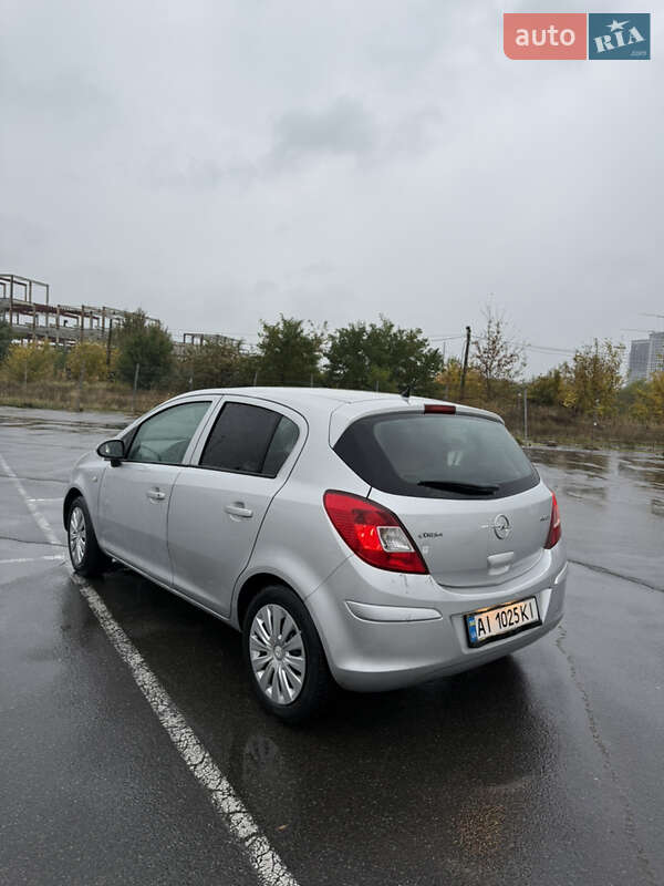 Хэтчбек Opel Corsa 2008 в Киеве