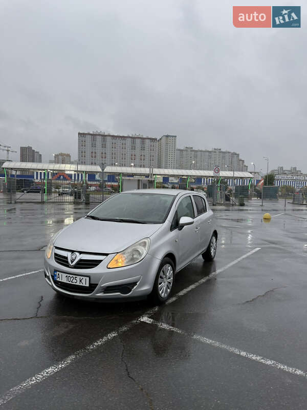 Хэтчбек Opel Corsa 2008 в Киеве