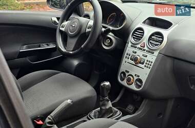 Хэтчбек Opel Corsa 2012 в 