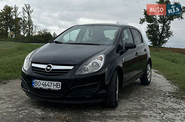 Хэтчбек Opel Corsa 2010 в Подволочиске