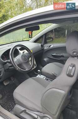 Хэтчбек Opel Corsa 2010 в 