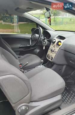 Хэтчбек Opel Corsa 2010 в 