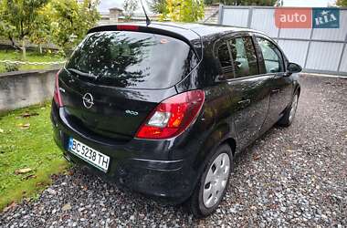 Хэтчбек Opel Corsa 2010 в 
