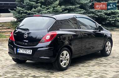 Хетчбек Opel Corsa 2012 в 