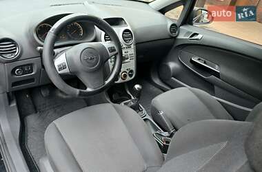 Хетчбек Opel Corsa 2012 в 