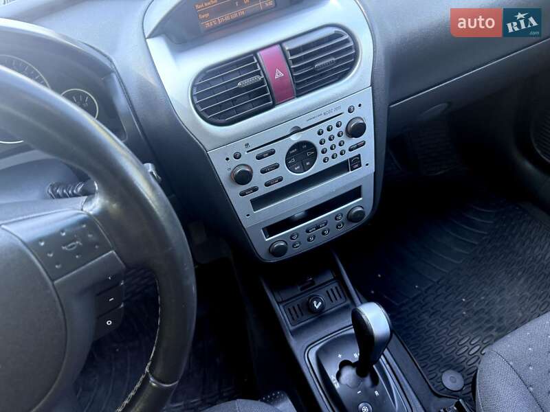 Хэтчбек Opel Corsa 2004 в Жмеринке