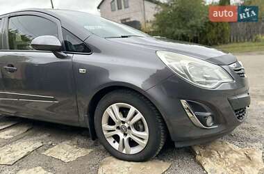Хэтчбек Opel Corsa 2011 в 