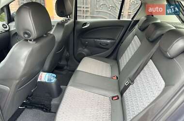 Хэтчбек Opel Corsa 2011 в 