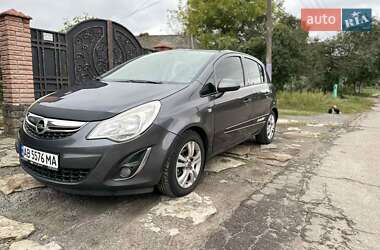 Хэтчбек Opel Corsa 2011 в 