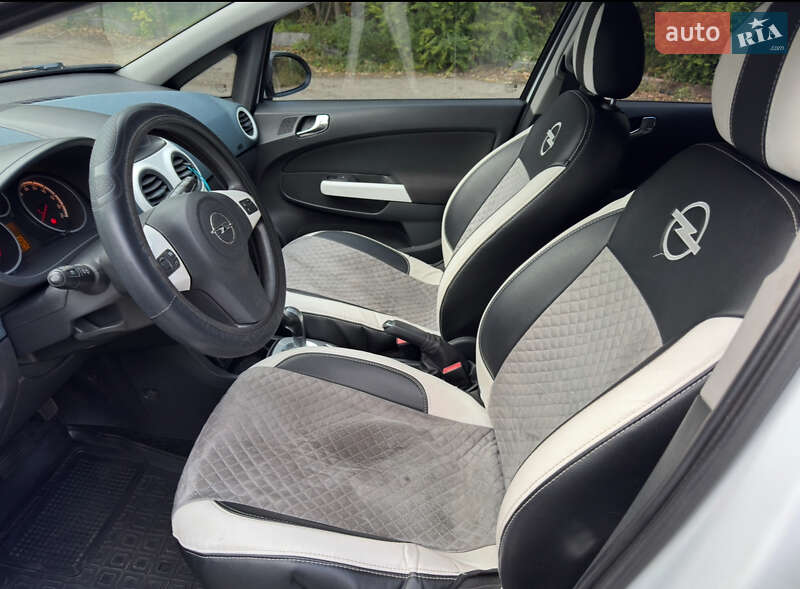 Хэтчбек Opel Corsa 2012 в Киеве