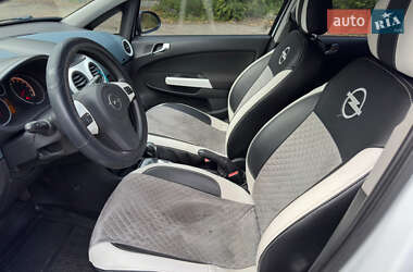 Хэтчбек Opel Corsa 2012 в 