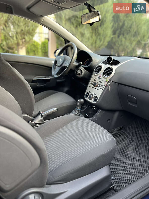 Хетчбек Opel Corsa 2009 в Шептицькому